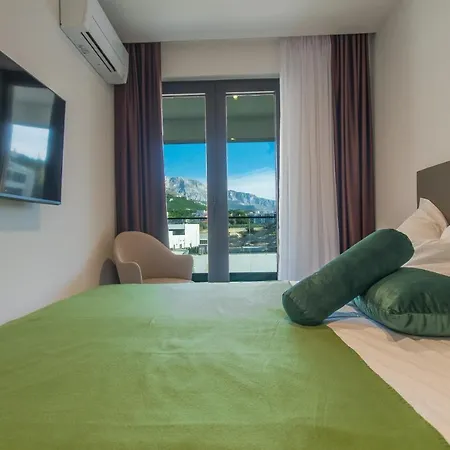 Apartamento Lux Ella With Shared Pool *