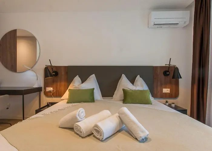 Lux Ella With Shared Pool Apartman *