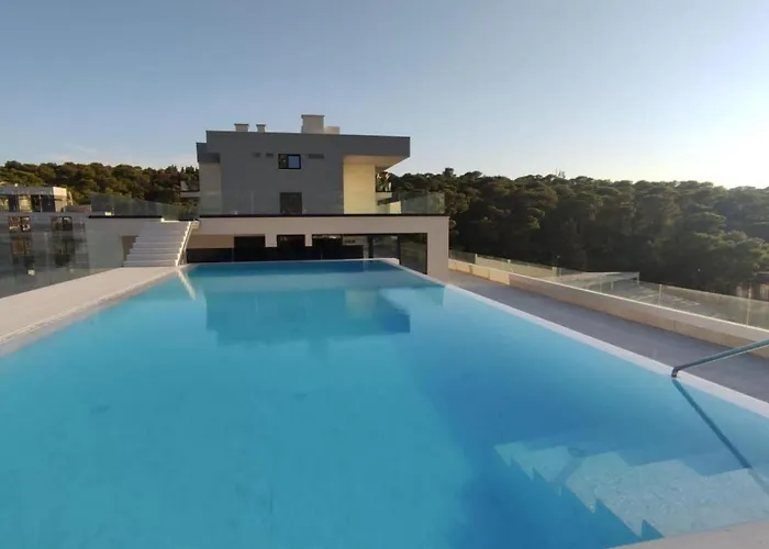 Lux Ella With Shared Pool Apartman Makarska