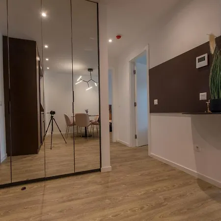 Apartment Lux Ella With Shared Pool Makarska