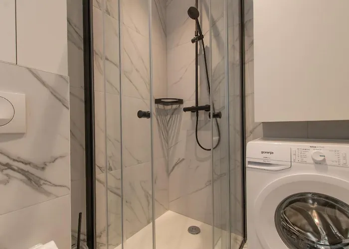 Lux Ella With Shared Pool 아파트 *