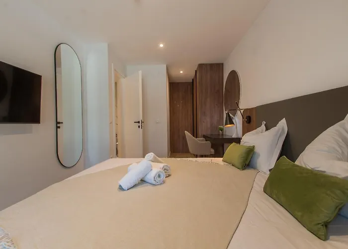 Lux Ella With Shared Pool 아파트