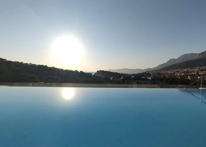 Lux Ella With Shared Pool 마카르스카