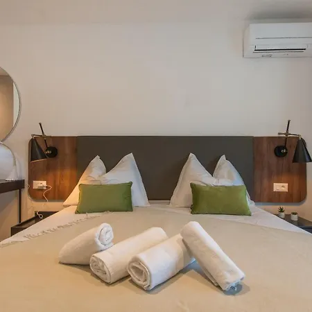 Lux Ella With Shared Pool Apartman *