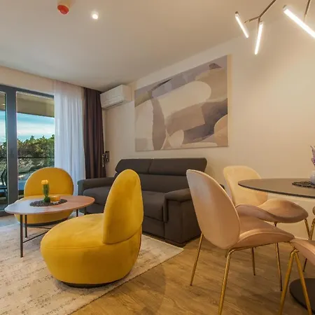 Lux Ella With Shared Pool Apartman