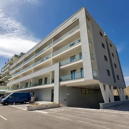 Lux Ella With Shared Pool Apartman Makarska