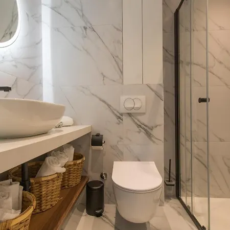 Apartman Lux Ella With Shared Pool Makarska