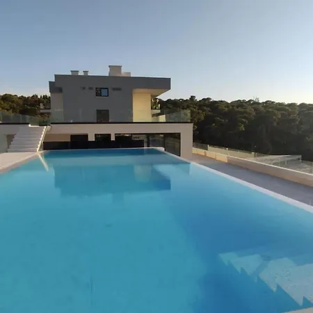 Lux Ella With Shared Pool Apartman Makarska
